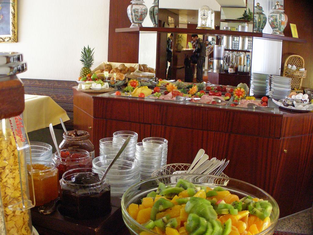 Hotel Astoria Франкфурт на Майн Екстериор снимка