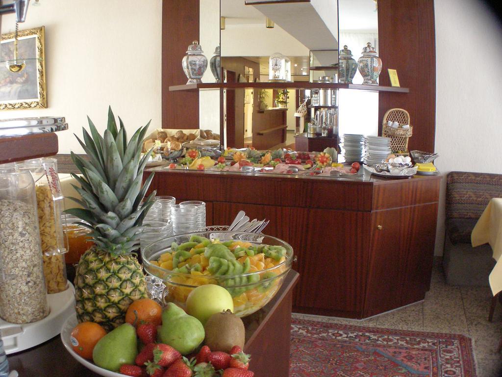 Hotel Astoria Франкфурт на Майн Екстериор снимка