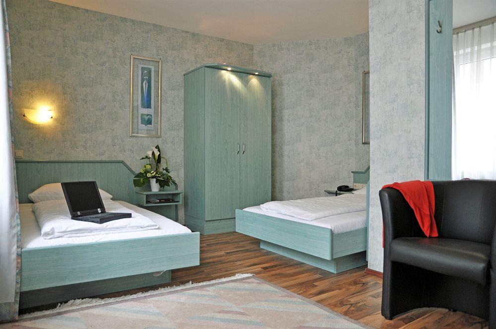 Hotel Astoria Франкфурт на Майн Екстериор снимка