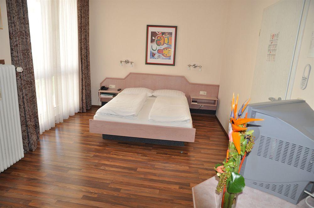 Hotel Astoria Франкфурт на Майн Екстериор снимка