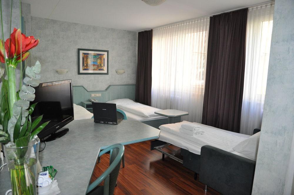 Hotel Astoria Франкфурт на Майн Екстериор снимка