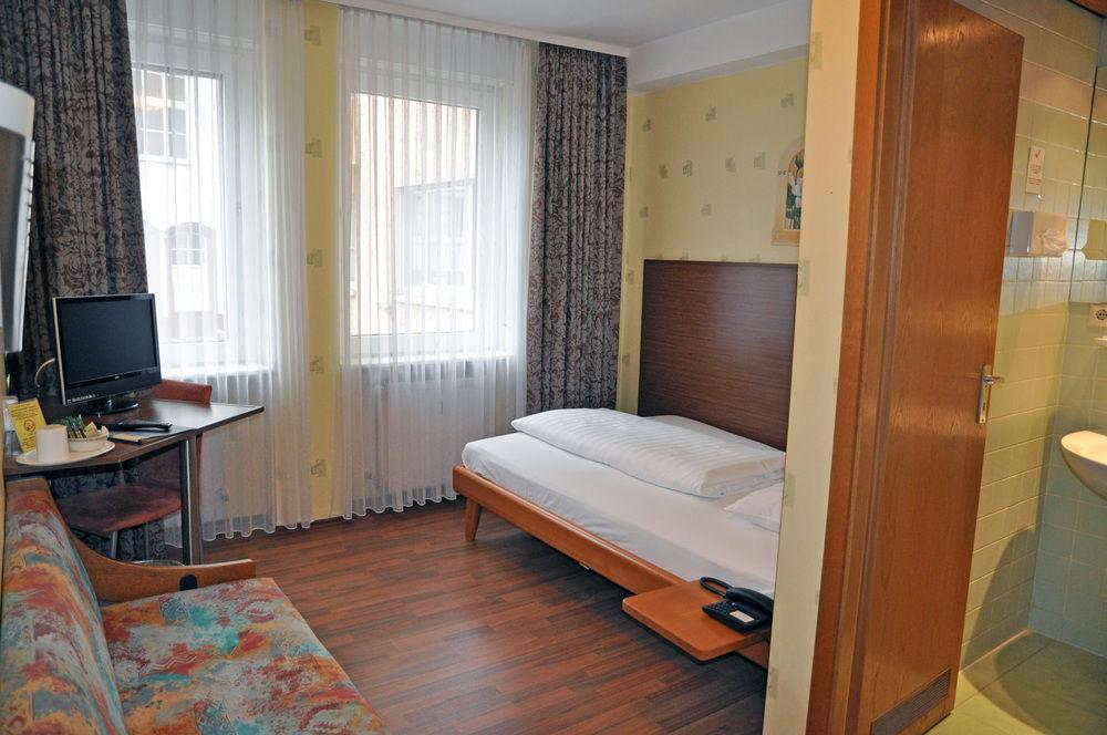 Hotel Astoria Франкфурт на Майн Екстериор снимка