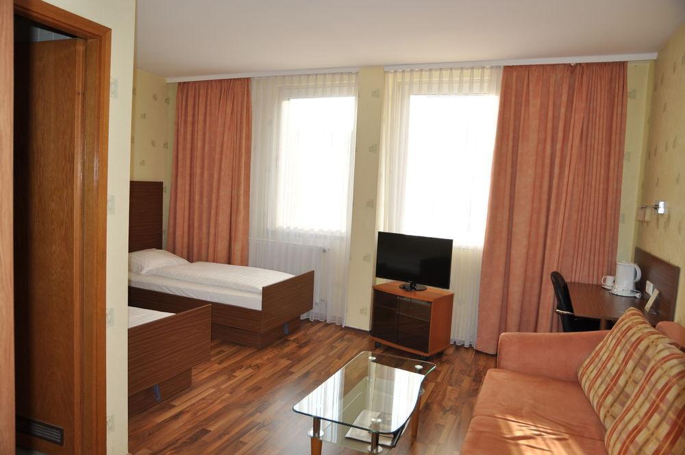 Hotel Astoria Франкфурт на Майн Екстериор снимка