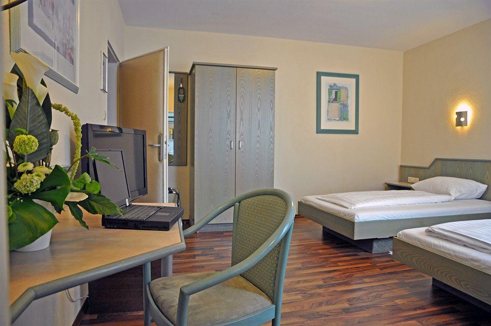 Hotel Astoria Франкфурт на Майн Екстериор снимка