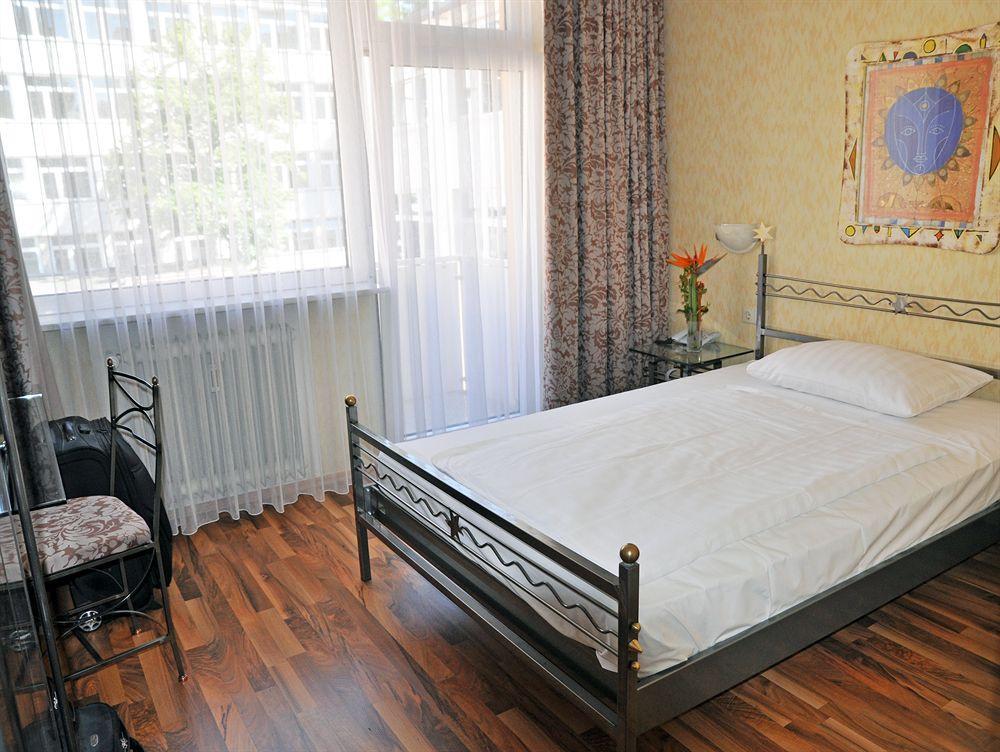 Hotel Astoria Франкфурт на Майн Екстериор снимка