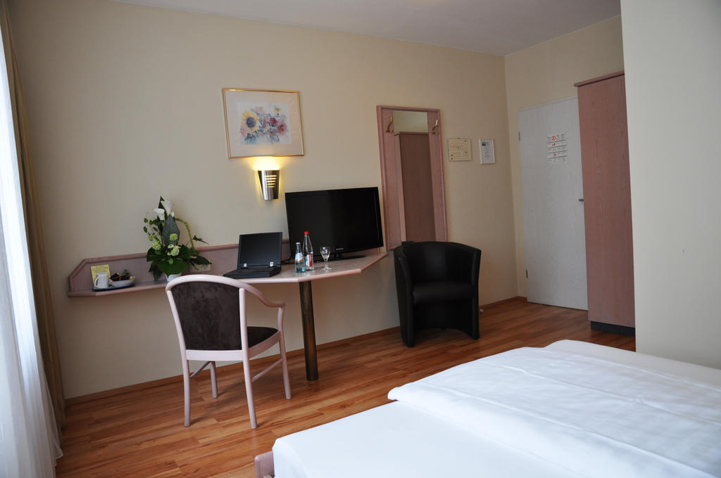 Hotel Astoria Франкфурт на Майн Екстериор снимка