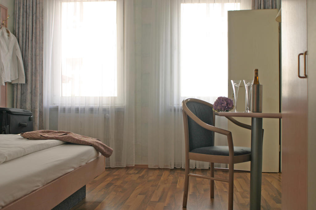 Hotel Astoria Франкфурт на Майн Стая снимка