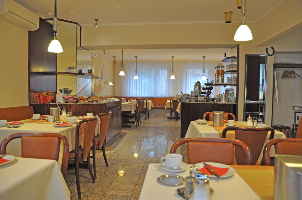 Hotel Astoria Франкфурт на Майн Екстериор снимка