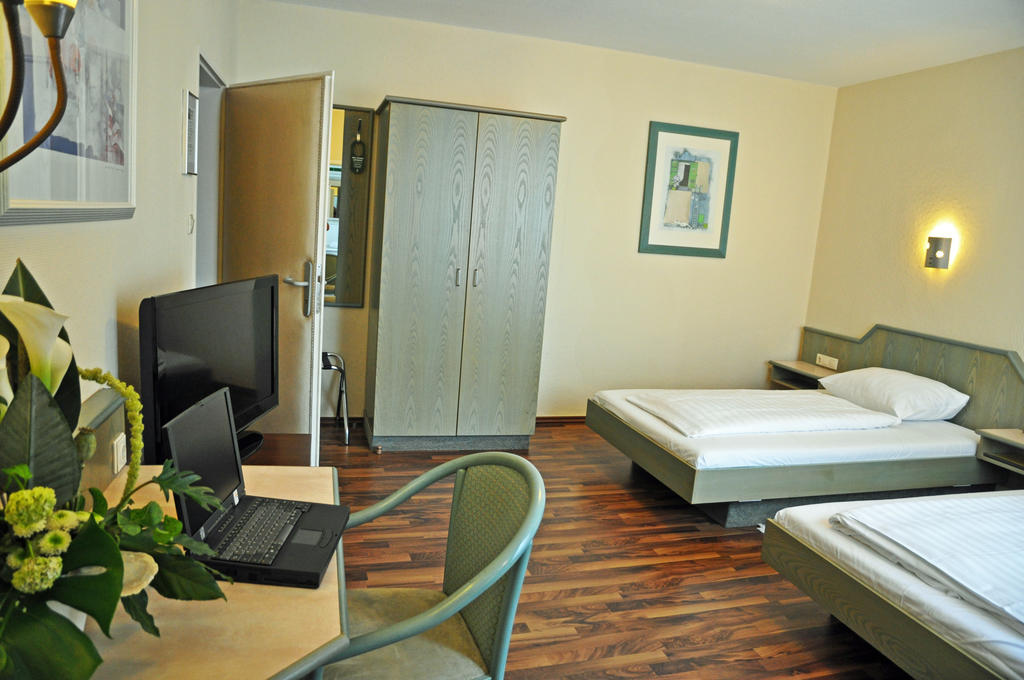 Hotel Astoria Франкфурт на Майн Екстериор снимка