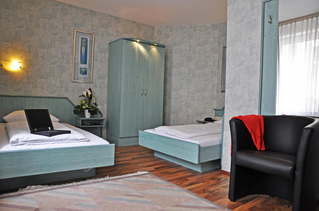 Hotel Astoria Франкфурт на Майн Екстериор снимка